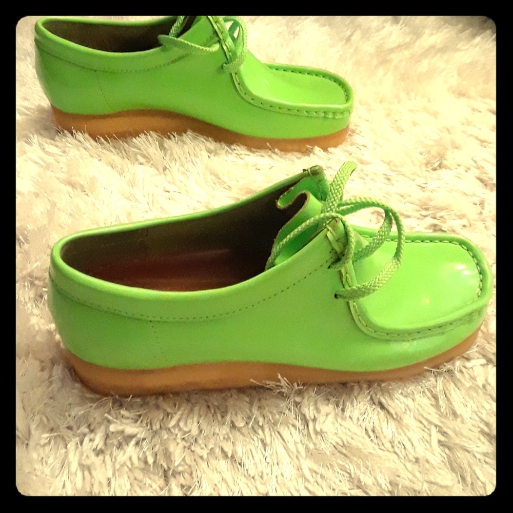 Clarks NWOT Wallabees Lime green patent leather